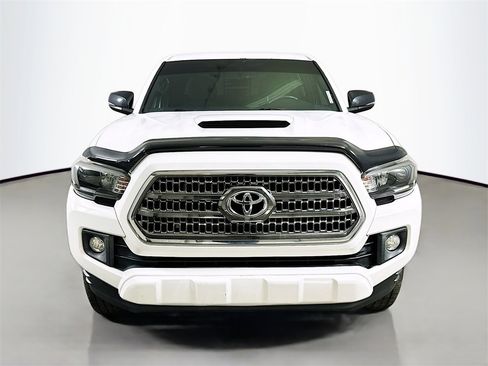Used 2017 Toyota Tacoma TRD Sport w/ Tow Package image 2