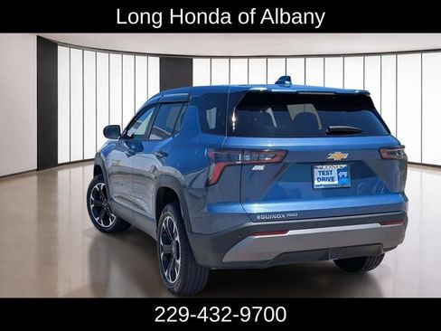 Used 2026 Chevrolet Equinox LT w/ Convenience Package II AWD/4WD image 8