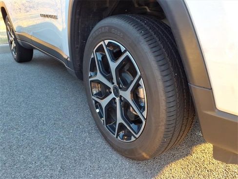 Used 2025 Jeep Compass Limited image 4