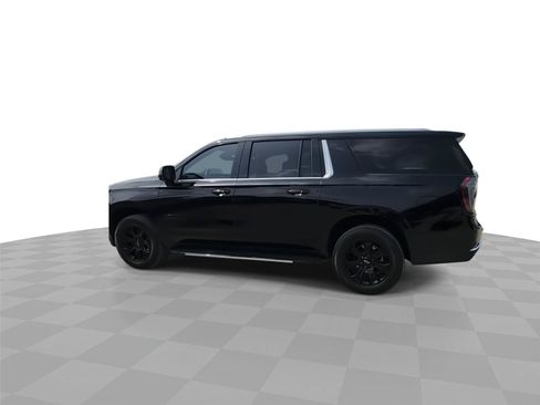 Used 2025 Chevrolet Suburban LT w/ Comfort Package RWD image 6