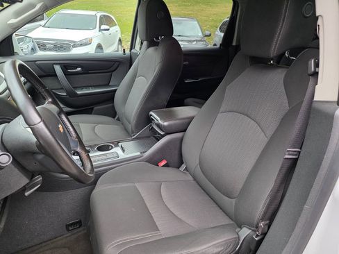 Used 2017 Chevrolet Traverse LT image 9