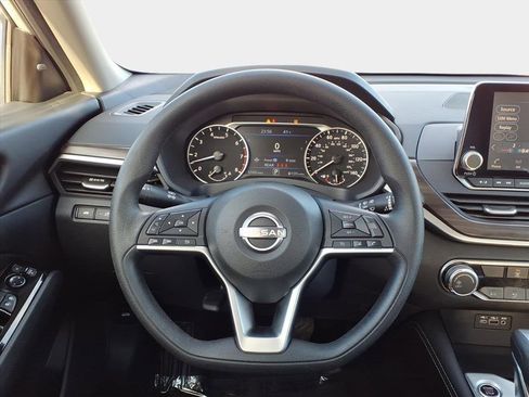 Used 2023 Nissan Altima 2.5 SV image 11