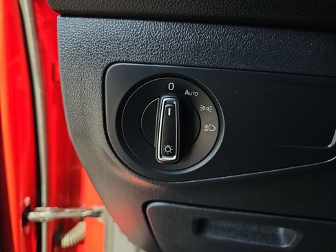 Used 2024 Volkswagen Tiguan SE w/ Panoramic Sunroof Package image 29