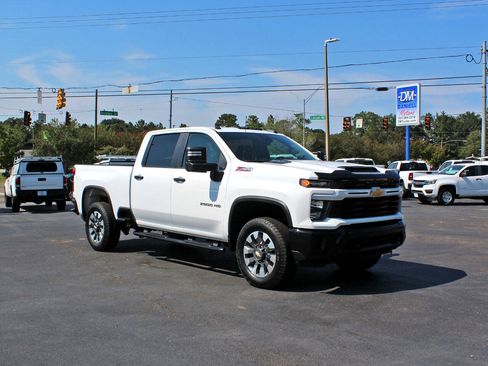 Used 2024 Chevrolet Silverado 2500 Custom w/ Custom Convenience Package image 6