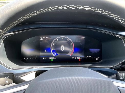 Used 2023 Volkswagen Taos SE w/ Panoramic Sunroof Package AWD/4WD image 13