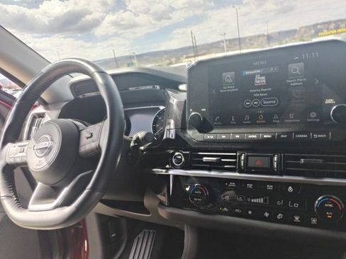 Used 2023 Nissan Pathfinder SL image 19