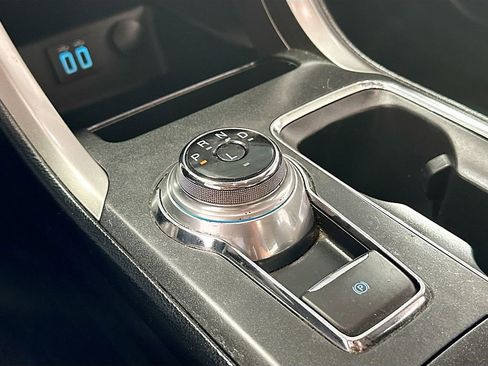 Used 2020 Ford Fusion SE FWD image 18