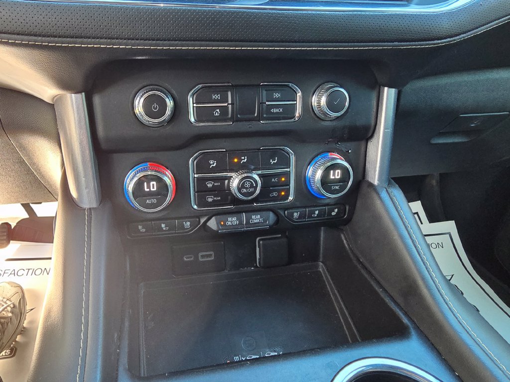 Used 2023 GMC Yukon XL SLT AWD/4WD image 32