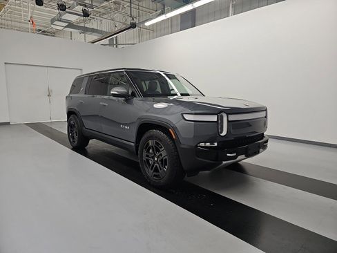 Used 2024 Rivian R1S Adventure AWD/4WD image 7