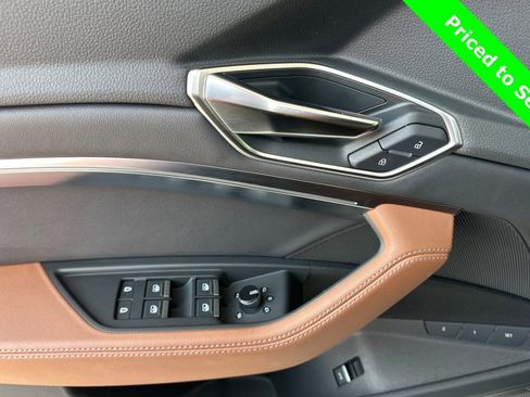 Used 2024 Audi Q8 e-tron Premium image 12