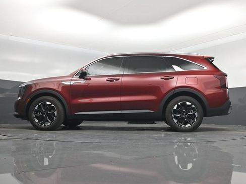 Certified 2025 Kia Sorento S FWD image 15