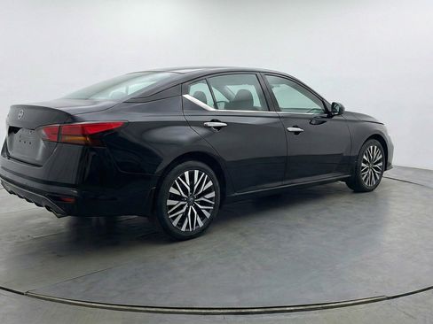 Used 2025 Nissan Altima 2.5 SV image 9