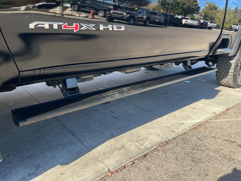 Used 2025 GMC Sierra 2500 AT4X image 29