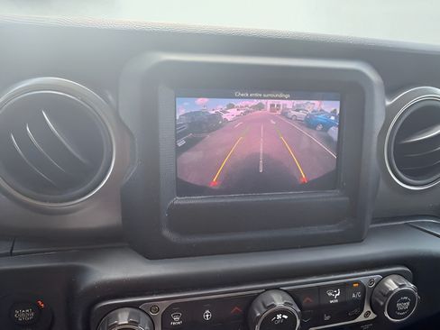 Used 2023 Jeep Wrangler Unlimited Sport AWD/4WD image 4