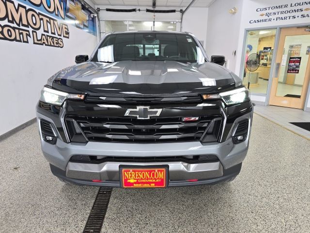Used 2023 Chevrolet Colorado Z71 w/ Z71 Convenience Package 2 AWD/4WD image 2