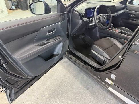Used 2025 Nissan Kicks SR AWD/4WD image 13