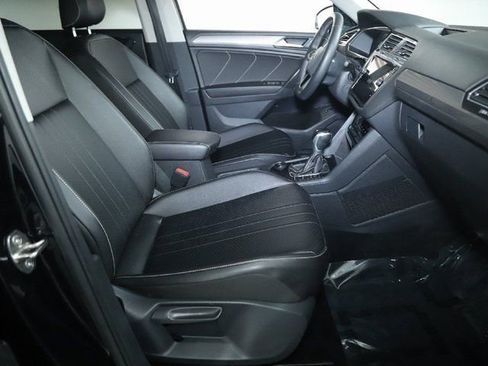 Used 2022 Volkswagen Tiguan SE w/ Panoramic Sunroof Package AWD/4WD image 36