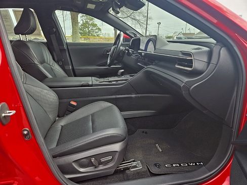 Used 2023 Toyota Crown Platinum image 14