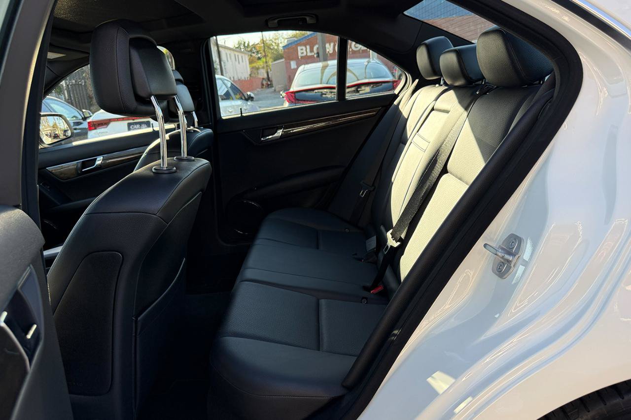 Used 2009 Mercedes-Benz C 350 Sport image 21