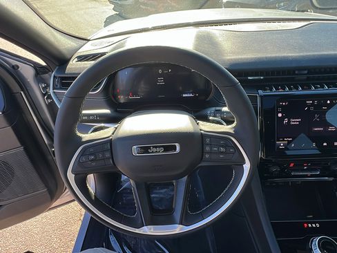 Used 2025 Jeep Grand Cherokee L Altitude image 28