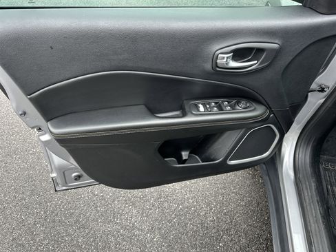 Used 2019 Jeep Compass Latitude w/ Popular Equipment Group image 11