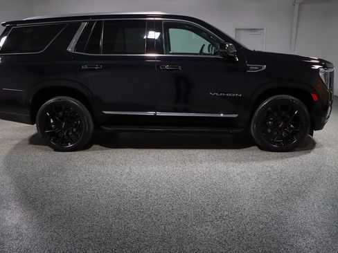 Used 2023 GMC Yukon SLT w/ SLT Luxury Package image 6