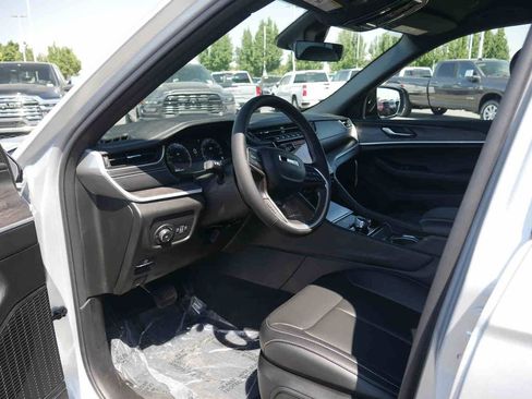 New 2025 Jeep Grand Cherokee Limited image 31