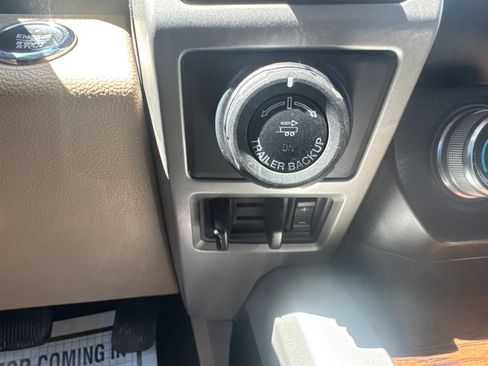 Used 2019 Ford F150 Lariat w/ Equipment Group 502A Luxury AWD/4WD image 25