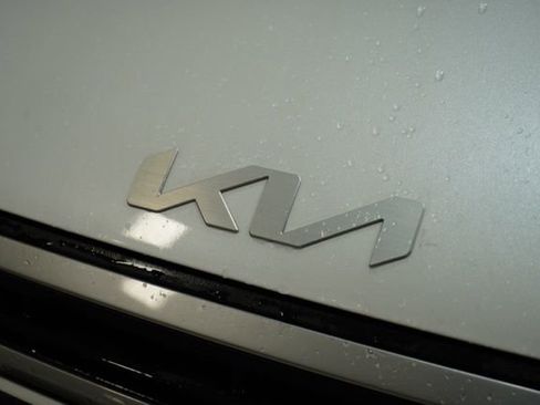 Used 2025 Kia K4 LXS image 11