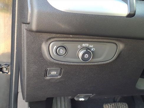 Used 2018 GMC Terrain SLE image 19