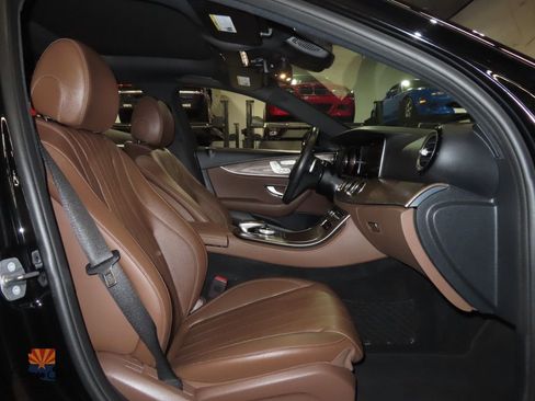 Used 2018 Mercedes-Benz E 300 4MATIC w/ Premium 2 Package (Q02) image 14