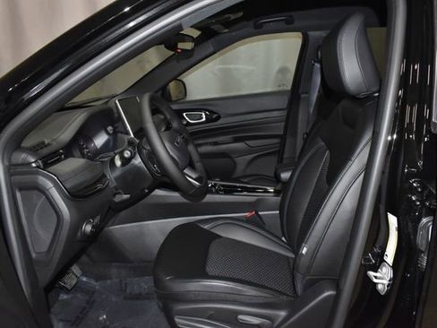 New 2026 Jeep Compass Latitude image 10