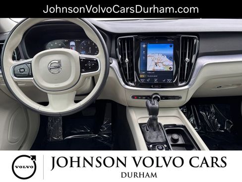 Used 2020 Volvo V60 T5 Momentum w/ Protection Package Premier image 8