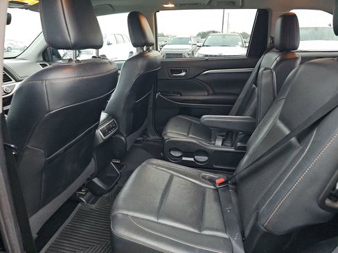 Used 2017 Toyota Highlander Limited image 12