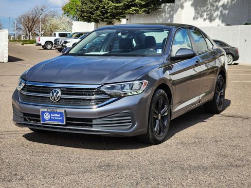Certified 2023 Volkswagen Jetta SE w/ Panoramic Sunroof Package image 3