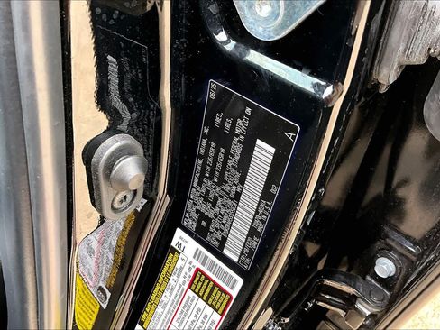 Used 2025 Toyota Highlander XLE FWD image 35