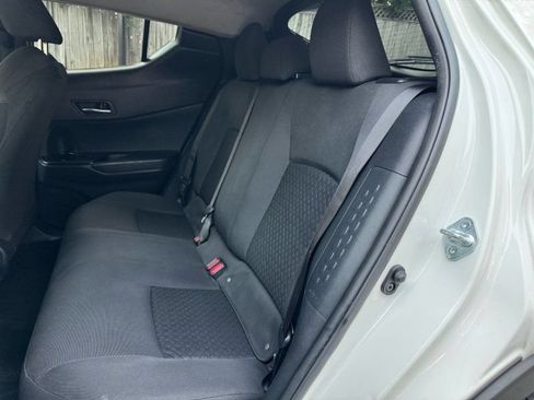 Used 2021 Toyota C-HR LE FWD image 17