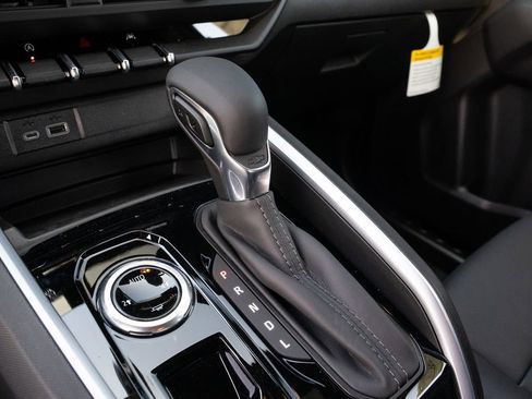 New 2025 Chevrolet Colorado LT w/ LT Convenience Package image 18