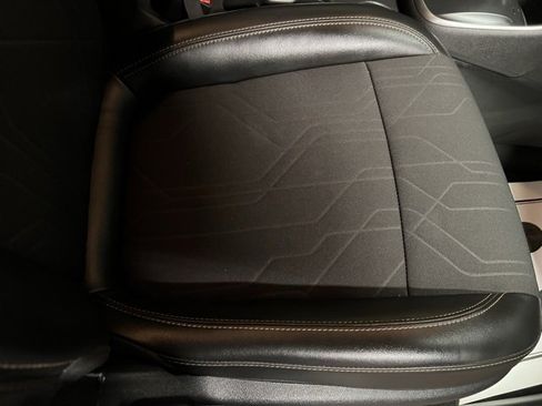 Used 2020 Chevrolet Trax LT w/ LT Convenience Package image 28