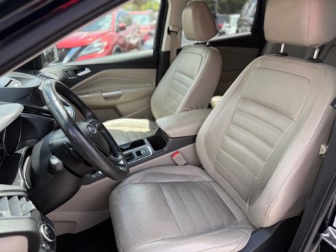 Used 2017 Ford Escape Titanium image 10