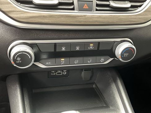 Used 2025 Nissan Altima 2.5 SV FWD image 19