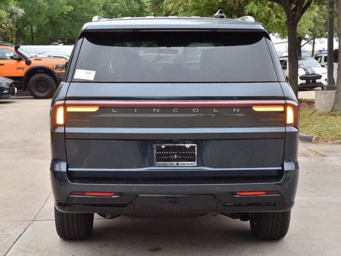 New 2026 Lincoln Navigator Reserve image 8