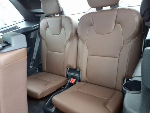 Used 2021 Volvo XC90 T6 Momentum w/ Protection Package Premier image 14