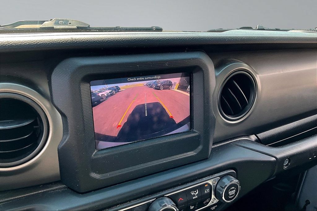 Used 2022 Jeep Wrangler Sport AWD/4WD image 13