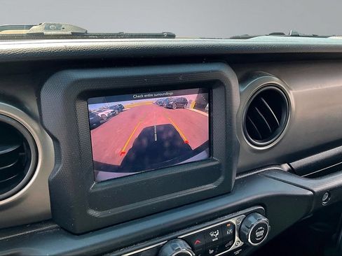 Used 2022 Jeep Wrangler Sport AWD/4WD image 13