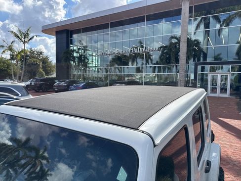 Used 2023 Jeep Wrangler Unlimited Rubicon w/ LED Lighting Group image 6