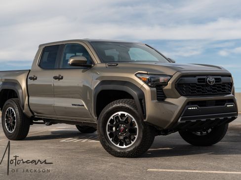 Used 2025 Toyota Tacoma TRD Off-Road image 3