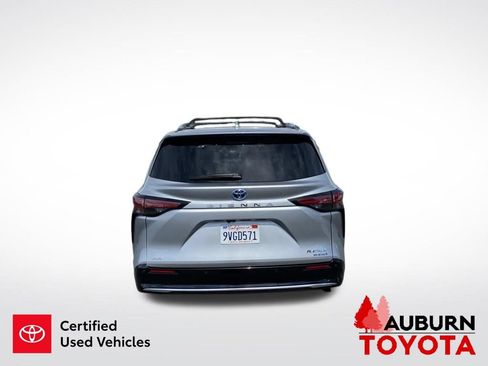 Used 2024 Toyota Sienna Platinum AWD/4WD image 7