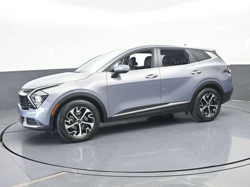 Used 2024 Kia Sportage EX image 2
