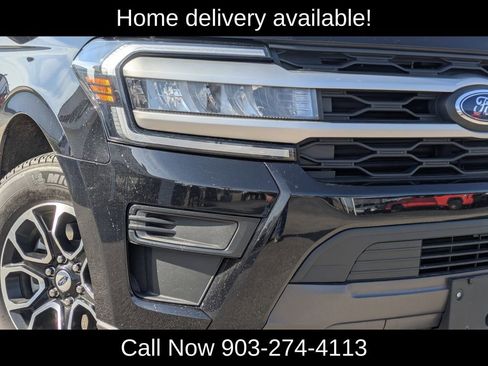 Used 2024 Ford Expedition Max XLT image 2